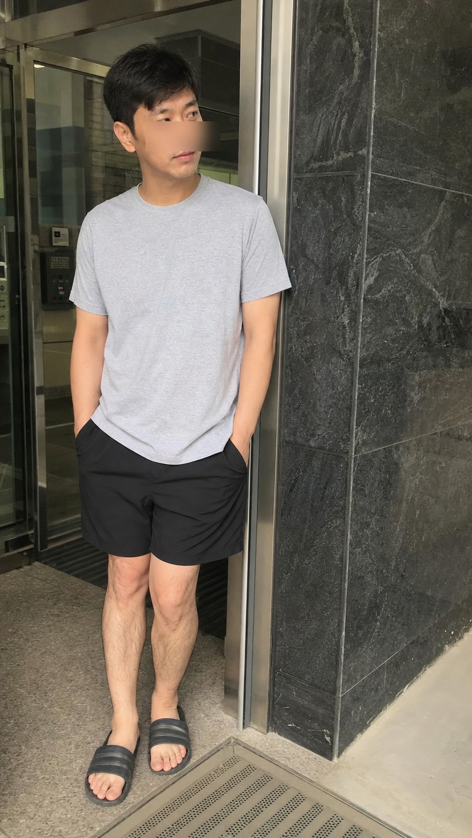 슬리퍼를 신는 계절엔 발뒤꿈치 보습만 해도 훨씬 깔끔해 보였습니다.